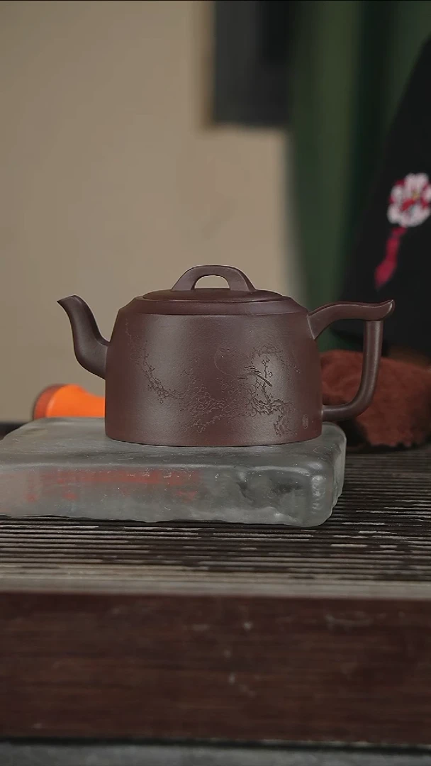 茶壶紫砂范菊英，带证300CC85号