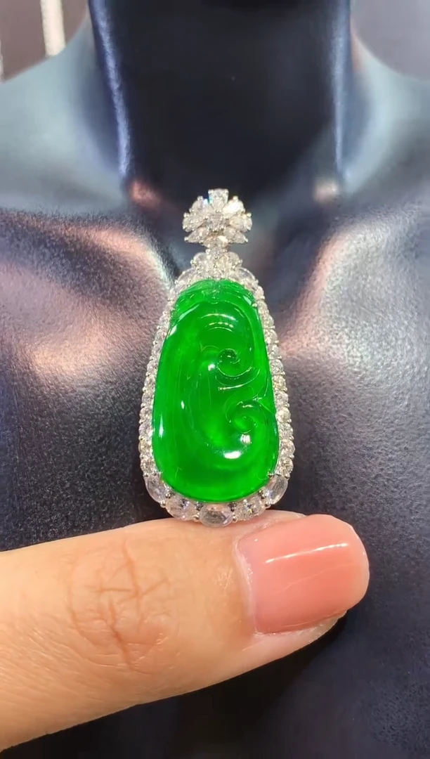 吊坠(不含链)18K金镶嵌翡翠如意