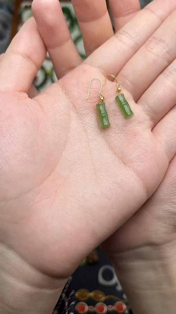 18K金镶嵌和田玉耳饰竹节耳钩06