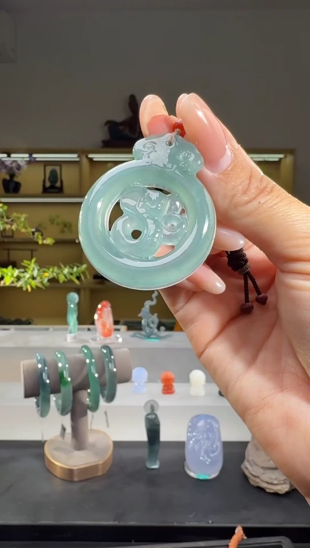 吊坠(不含链)未镶嵌翡翠蛇牌