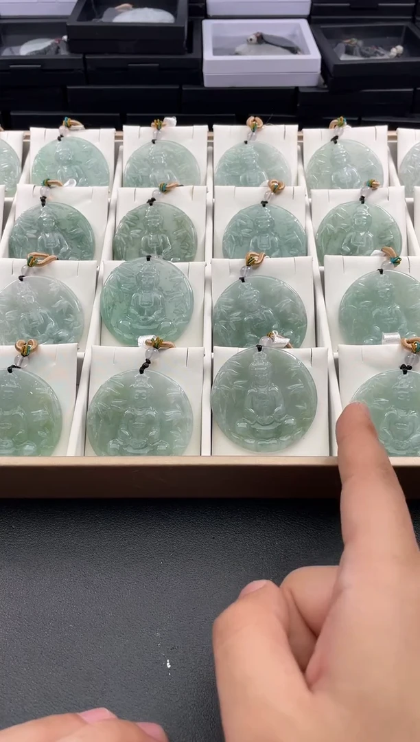 颈饰未镶嵌翡翠..../8/22/ 200多样性发其一