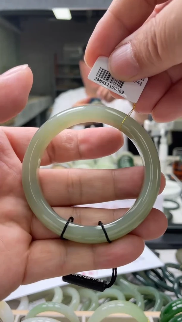 【闪购商品】和田玉手镯未镶嵌编码0369 圈口