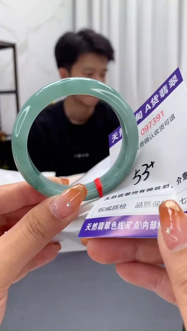 未镶嵌手镯翡翠有纹，完美者勿拍