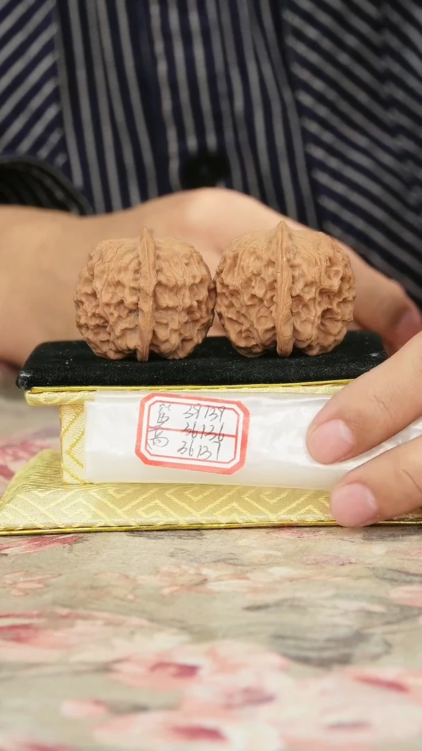 把件文玩核桃非嫁接元宝