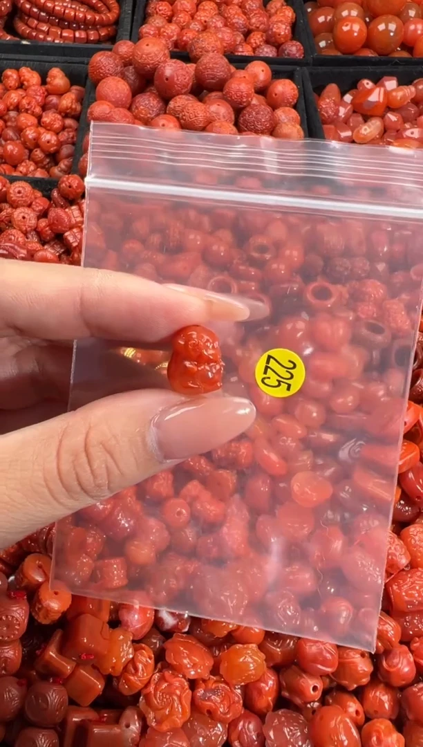 南红玛瑙未镶嵌颈饰1
