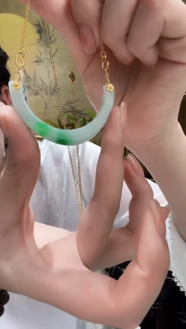 颈饰未镶嵌翡翠吊坠
