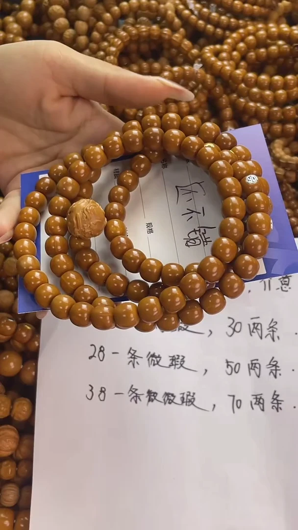 手串猴头核桃还*错猴头，易碎品，轻拿轻放，谢谢！