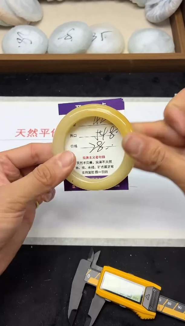 未镶嵌手镯石英质玉42