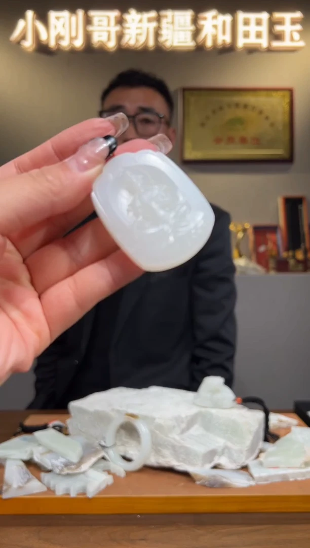 颈饰未镶嵌和田玉1