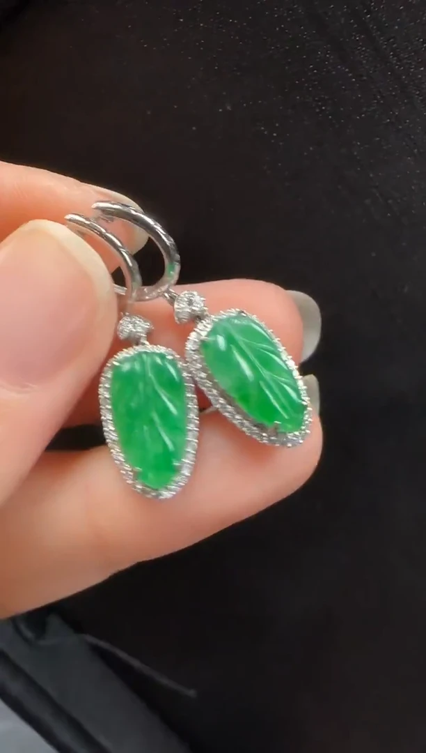 18K金镶嵌翡翠耳饰557叶子一对