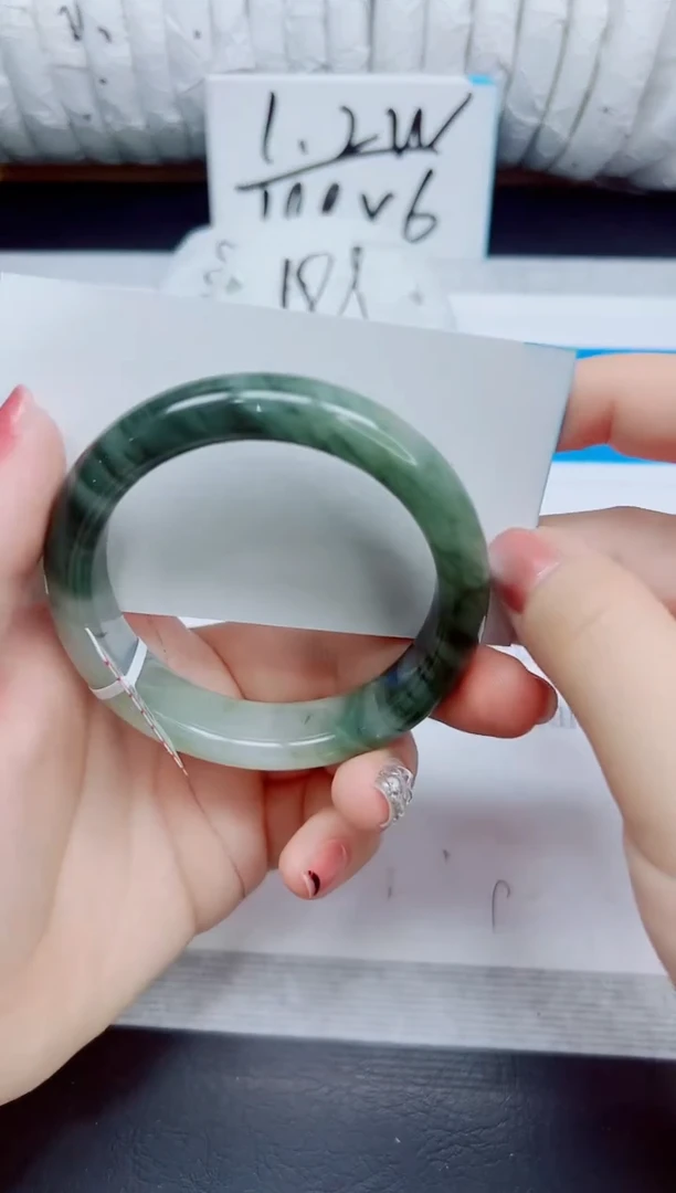 石英质玉手镯未镶嵌143/54.6