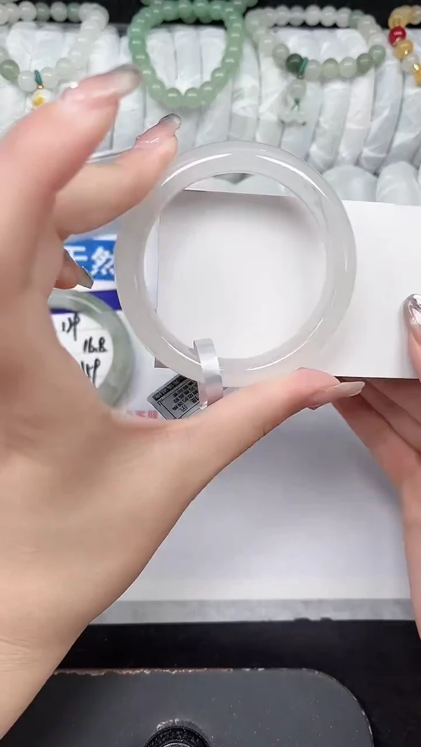 未镶嵌手镯石英质玉130-53/54