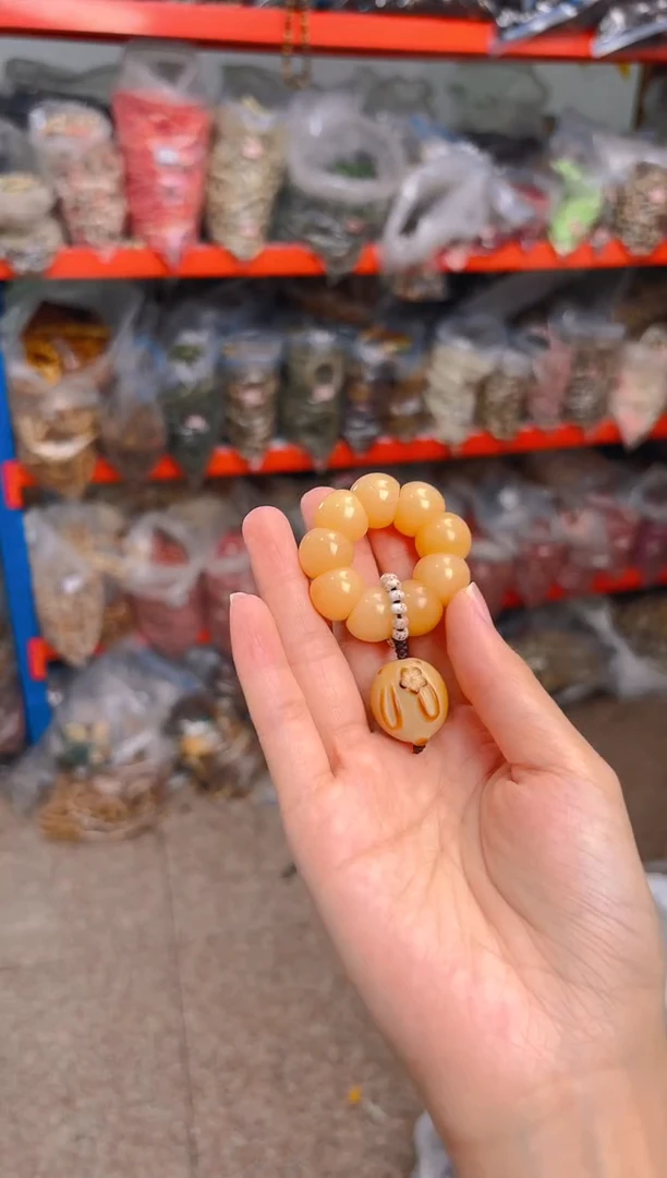 吊坠菩提根/象牙果黄色手捻带新款黄色兔