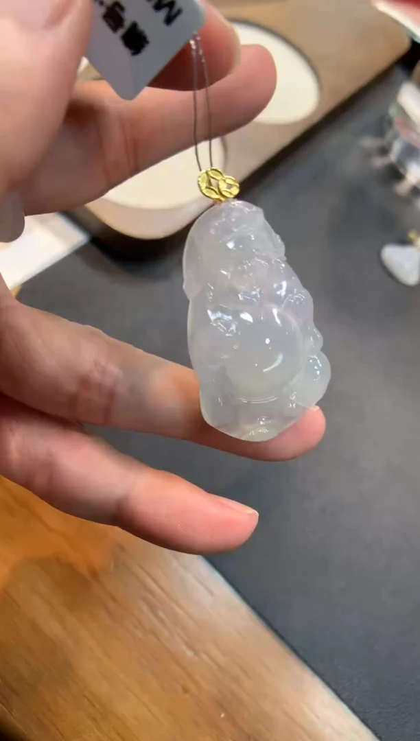 翡翠18K金镶嵌颈饰财神
