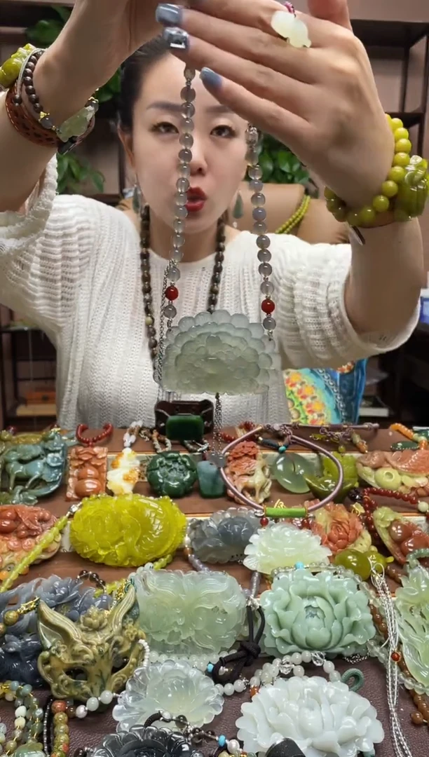 未镶嵌岫玉颈饰·1