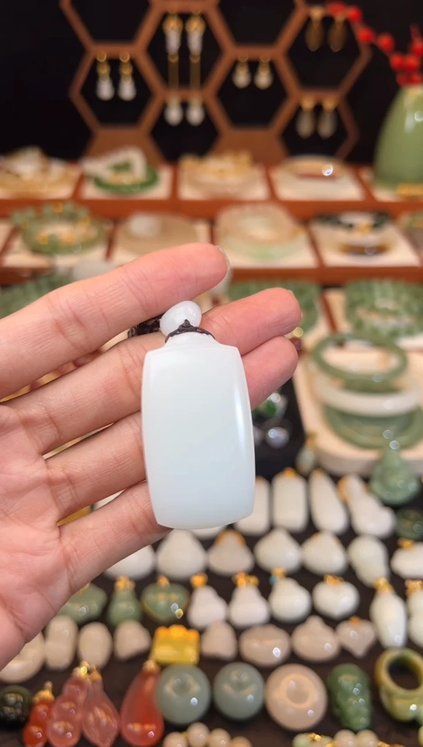 和田玉未镶嵌挂件精品