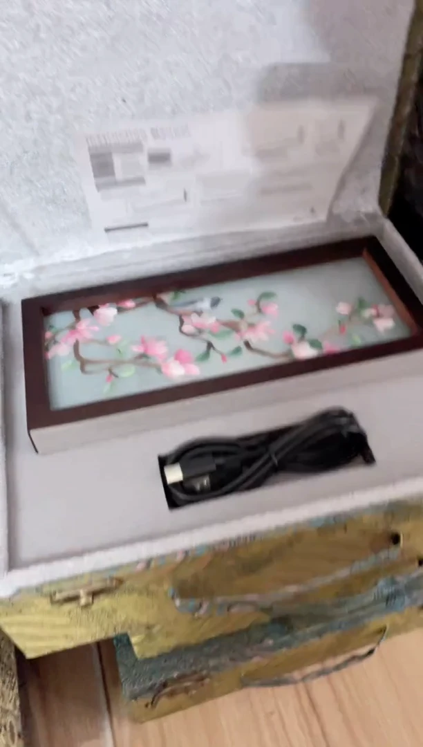 织绣蓝牙音响    精品苏绣手工刺绣，成品摆台。摆件39