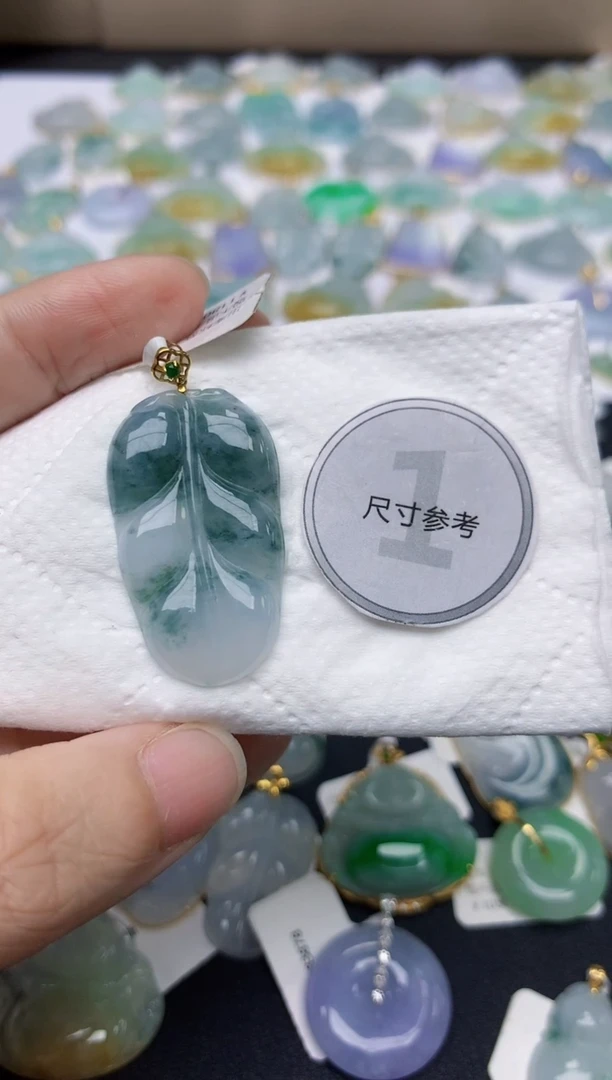 翡翠18K金镶嵌颈饰天然缅甸A货翡翠