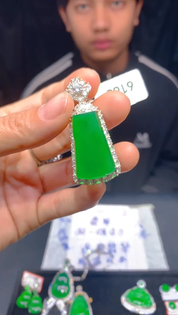 【闪购商品】定制翡翠未镶嵌100多样性发货（发其一）