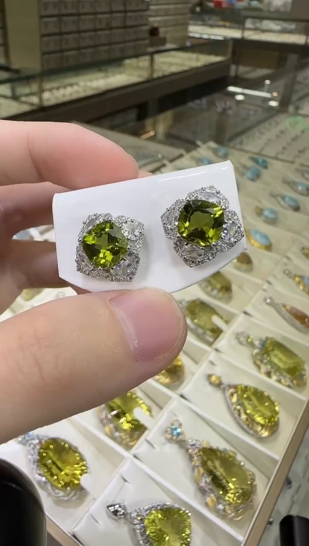 银S925镶嵌耳饰橄榄石10mm耳钉高级款10ct