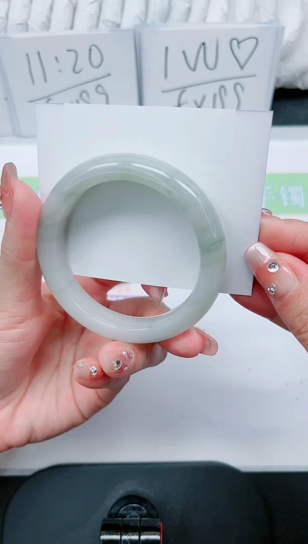 【闪购商品】石英质玉手镯未镶嵌102