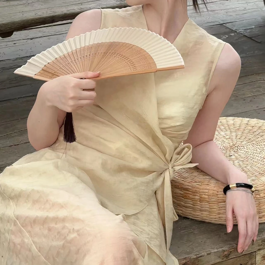 莲的百万【闺雅】2024年春夏新款女装无袖小众度假风设计感显瘦百搭