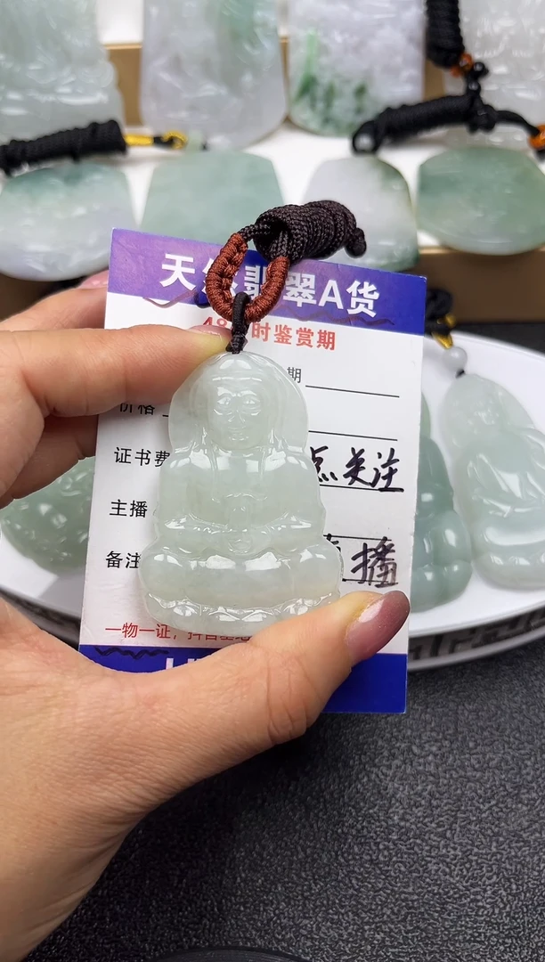 颈饰未镶嵌翡翠