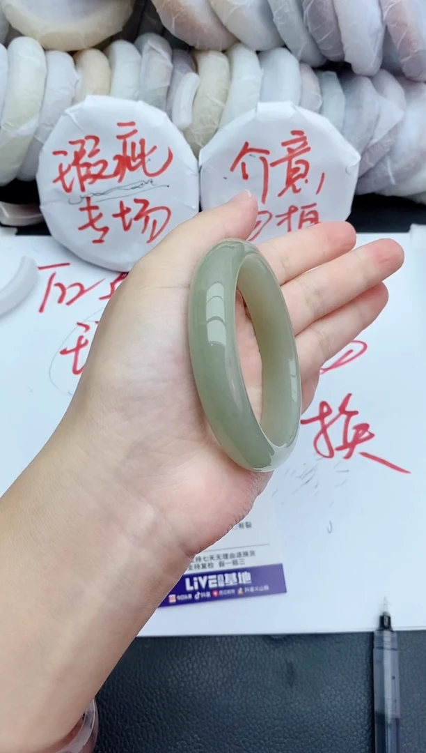 未镶嵌手镯石英质玉瑕疵209+56.4