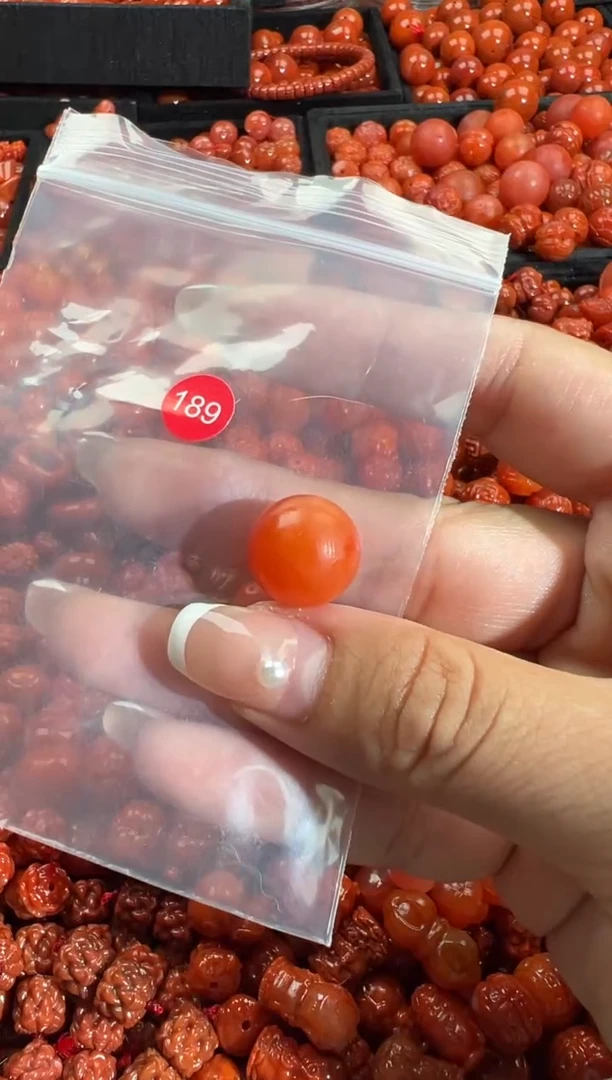 颈饰未镶嵌南红玛瑙1