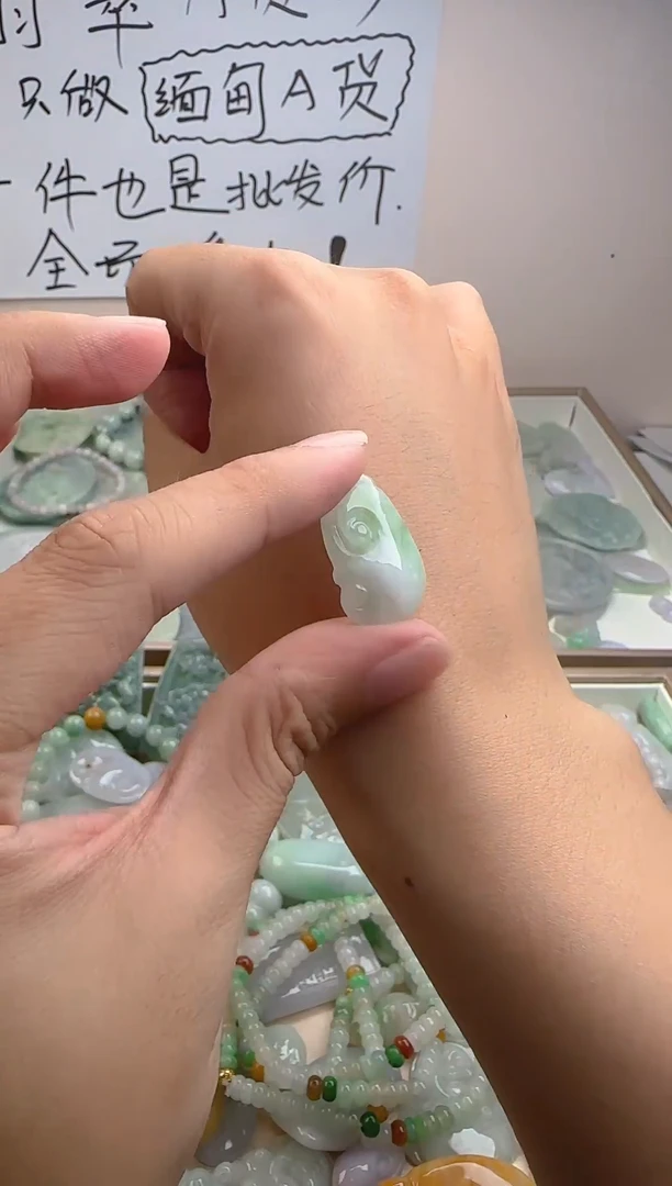 颈饰未镶嵌翡翠翡翠