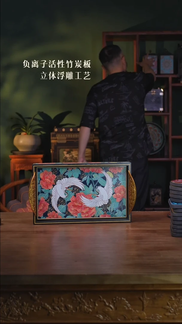 壹藏贰宝鹤戏牡丹托盘