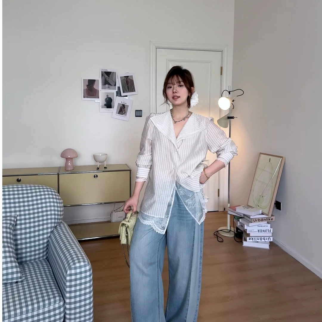 晶咕【私服收藏夹】时尚气质休闲百搭设计感拼蕾丝条纹衬衫