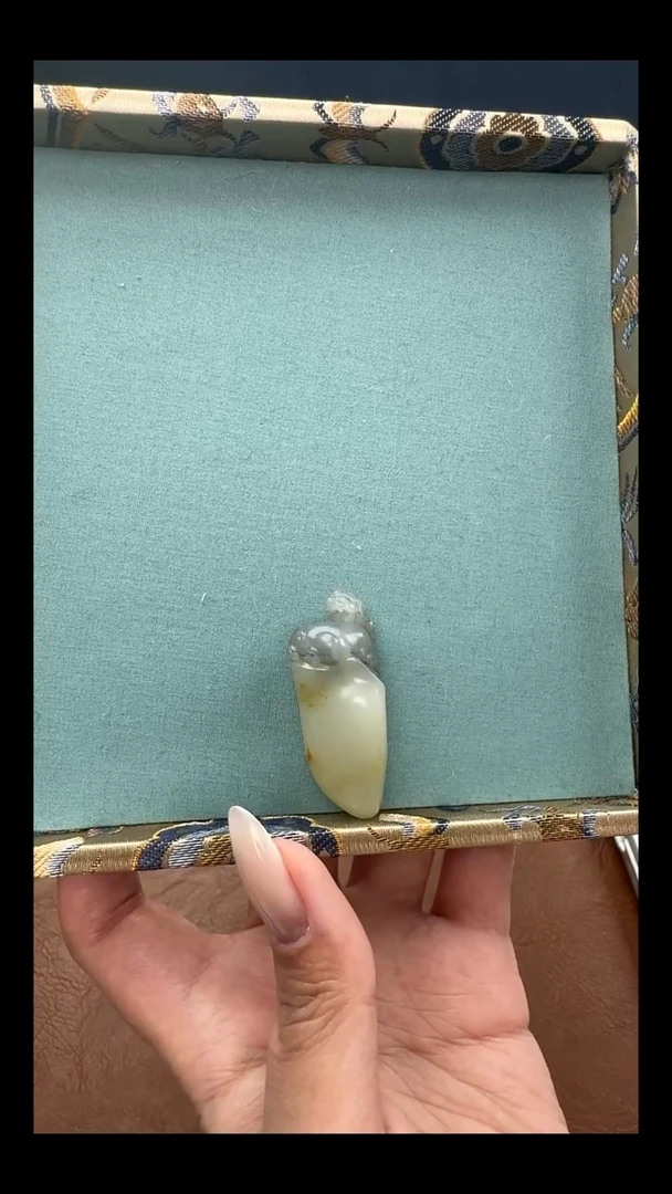 颈饰未镶嵌和田玉（白玉）和田玉青花貔貅