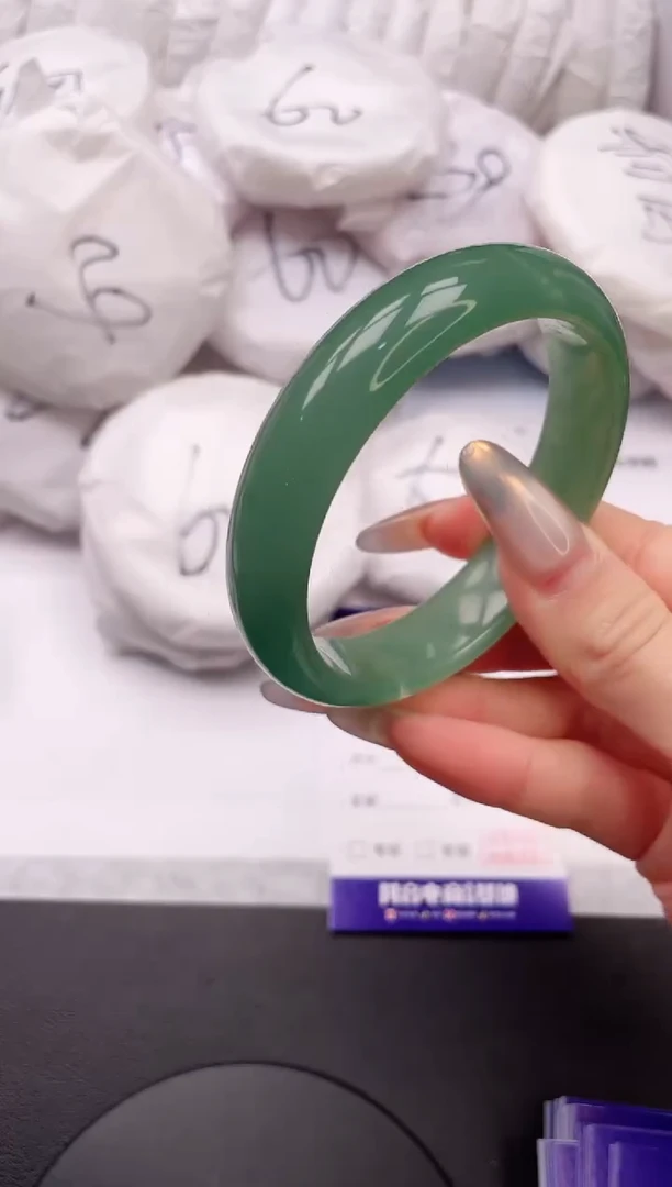 【闪购商品】石英质玉手镯未镶嵌28K17-59