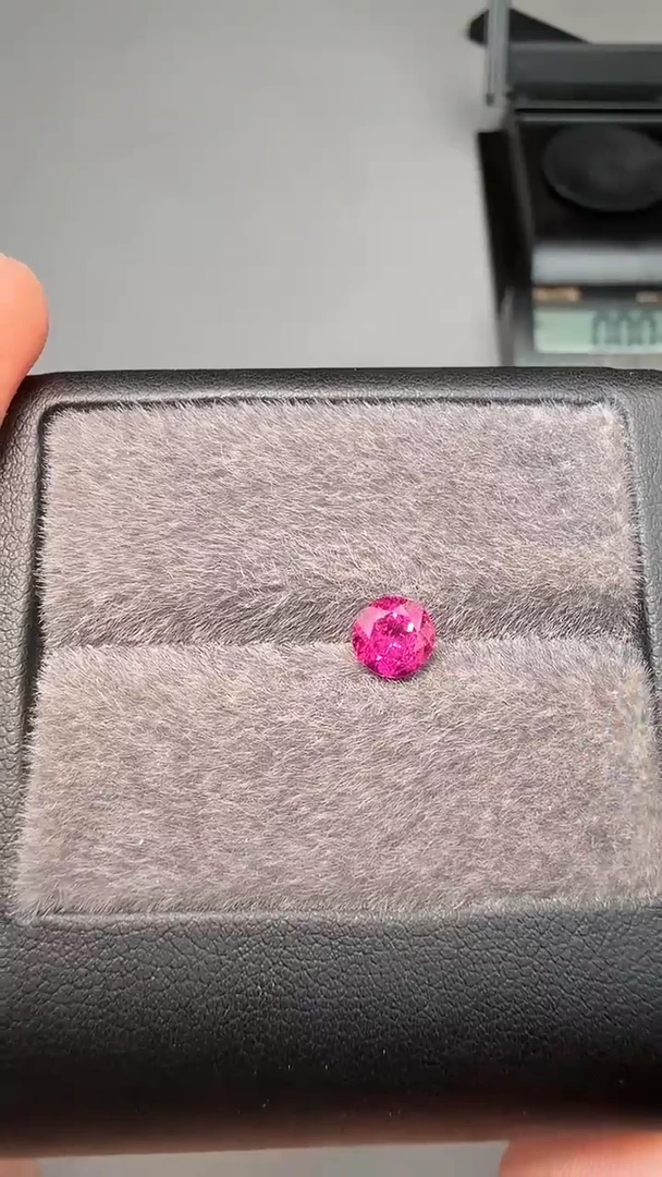 【闪购商品】碧玺卢比来未镶嵌0.8ct-A042-1p