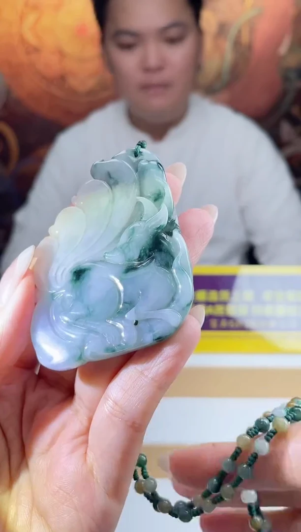 翡翠未镶嵌颈饰多样性发其一