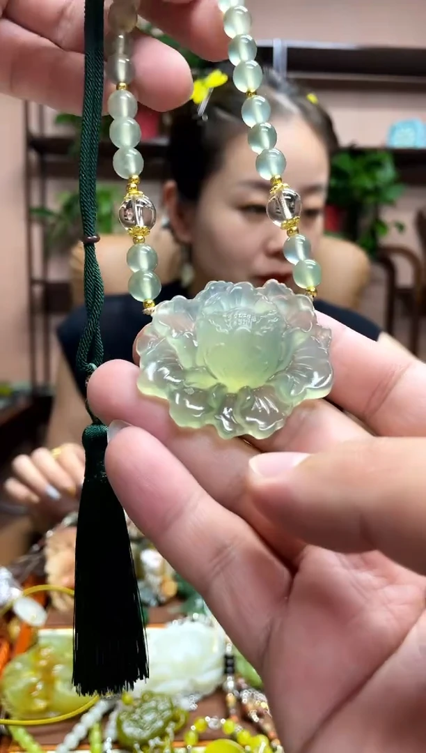 未镶嵌岫玉吊坠多样性发货发其中之一