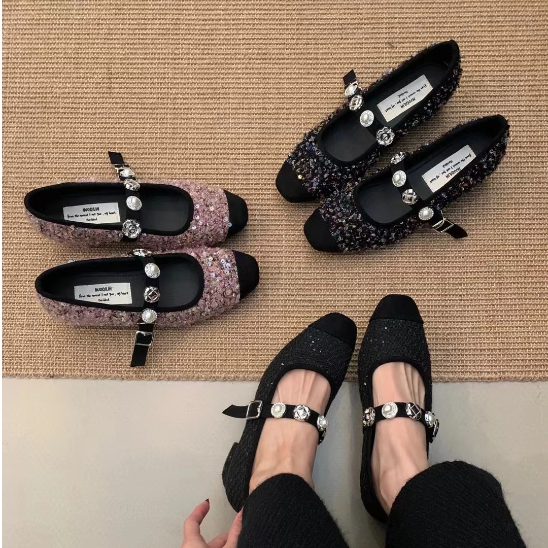 珞雅轻奢-法式小香风单鞋女花呢徽章一字扣拼色亮片时尚低跟单鞋