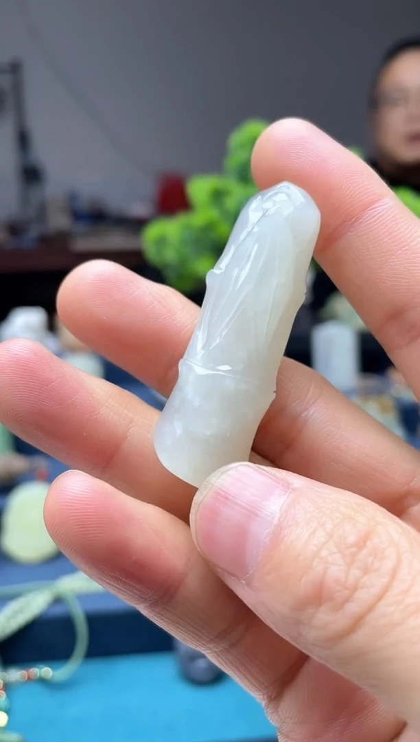 颈饰未镶嵌和田玉吊坠