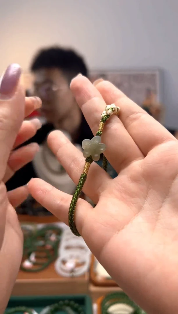 未镶嵌手链和田玉风**岚和田玉小花