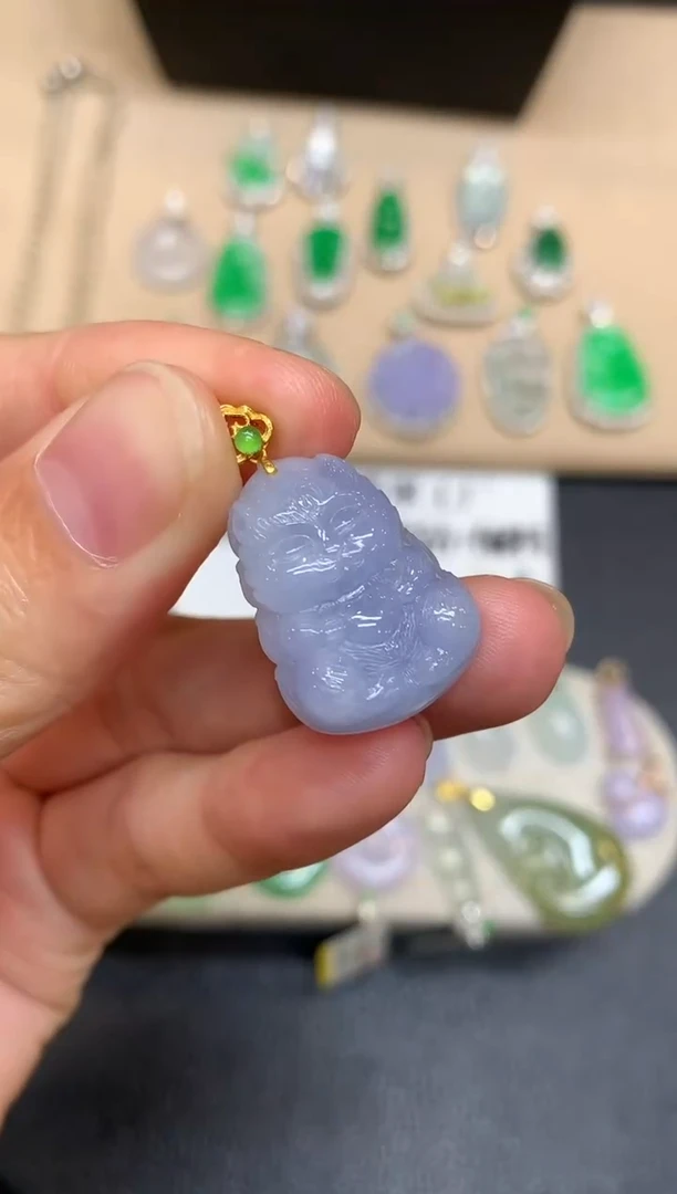 颈饰18K金镶嵌翡翠九尾狐【无服务费