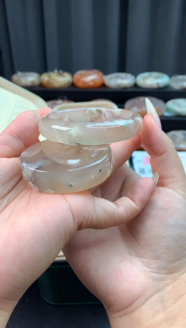 未镶嵌手镯石英质玉（55圈口）赠送镯心