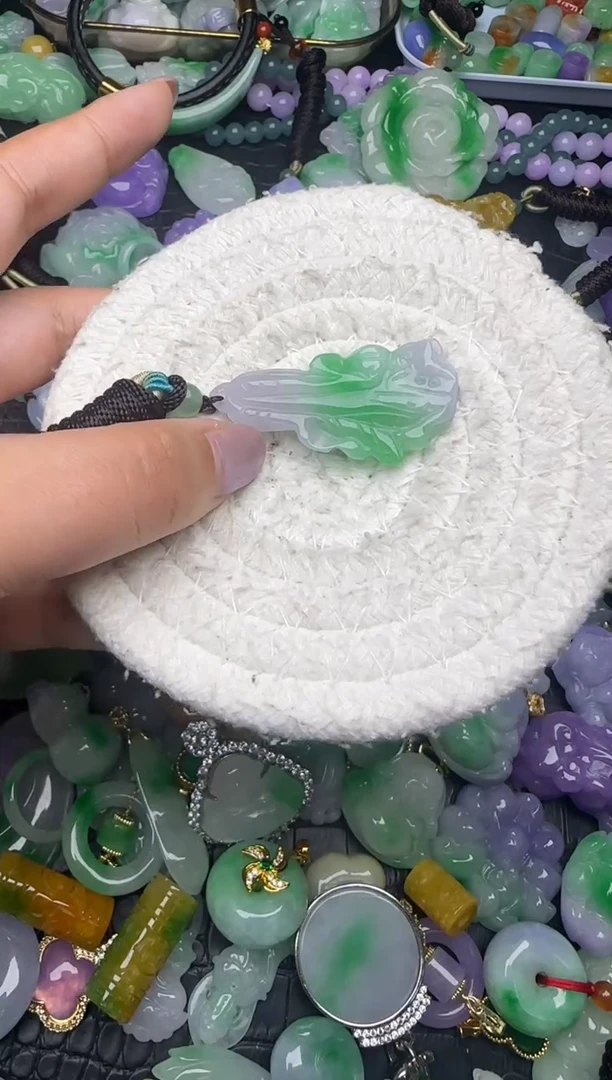 颈饰未镶嵌翡翠缅甸翡翠吊坠