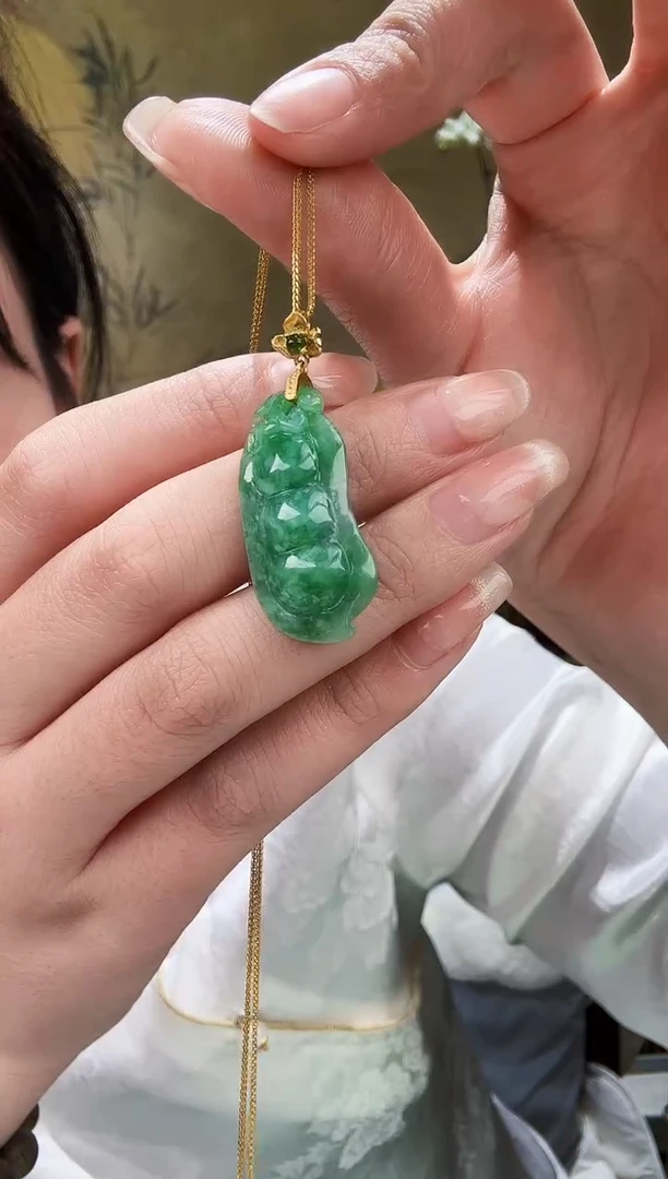 颈饰未镶嵌翡翠吊坠