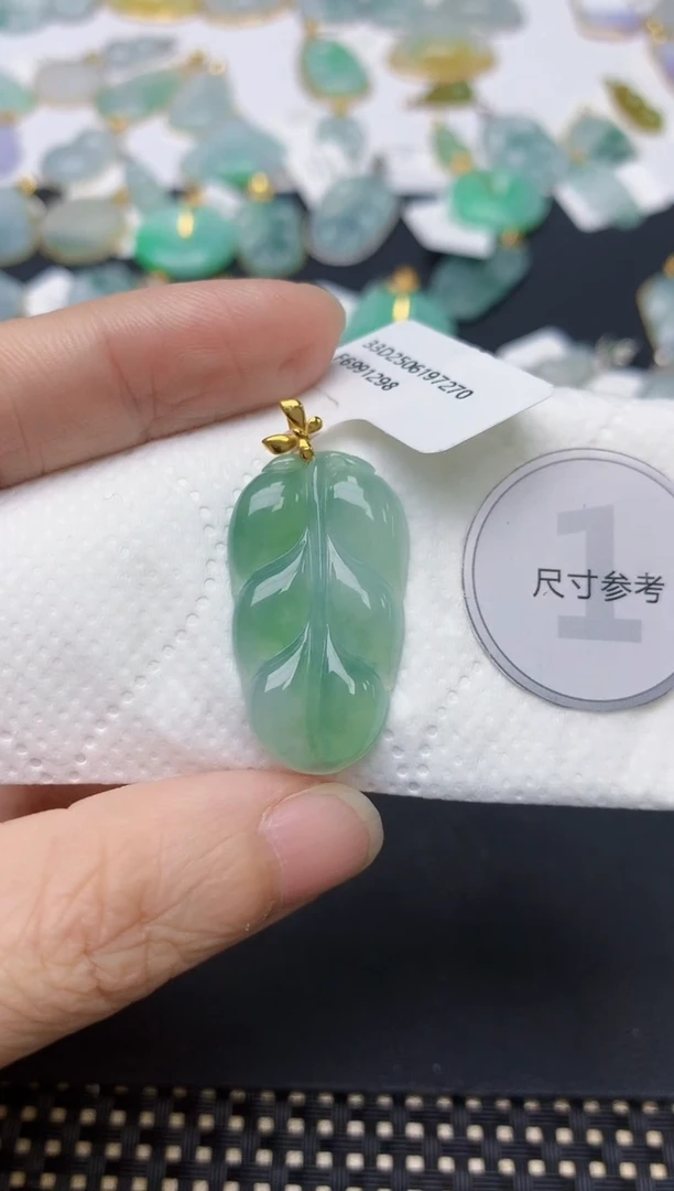 翡翠18K金镶嵌颈饰天然缅甸A货翡翠