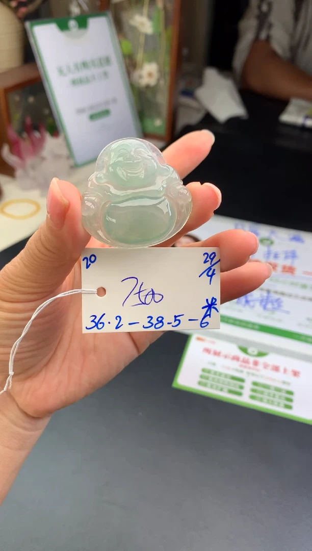 翡翠未镶嵌颈饰佛公
