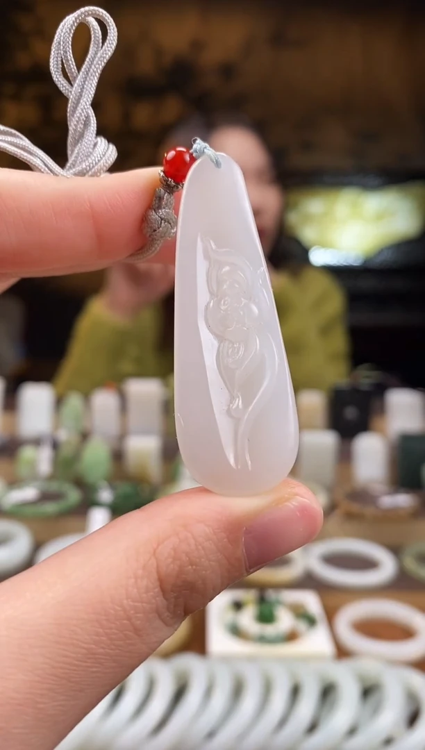 颈饰未镶嵌和田玉白玉  莲花 无包容