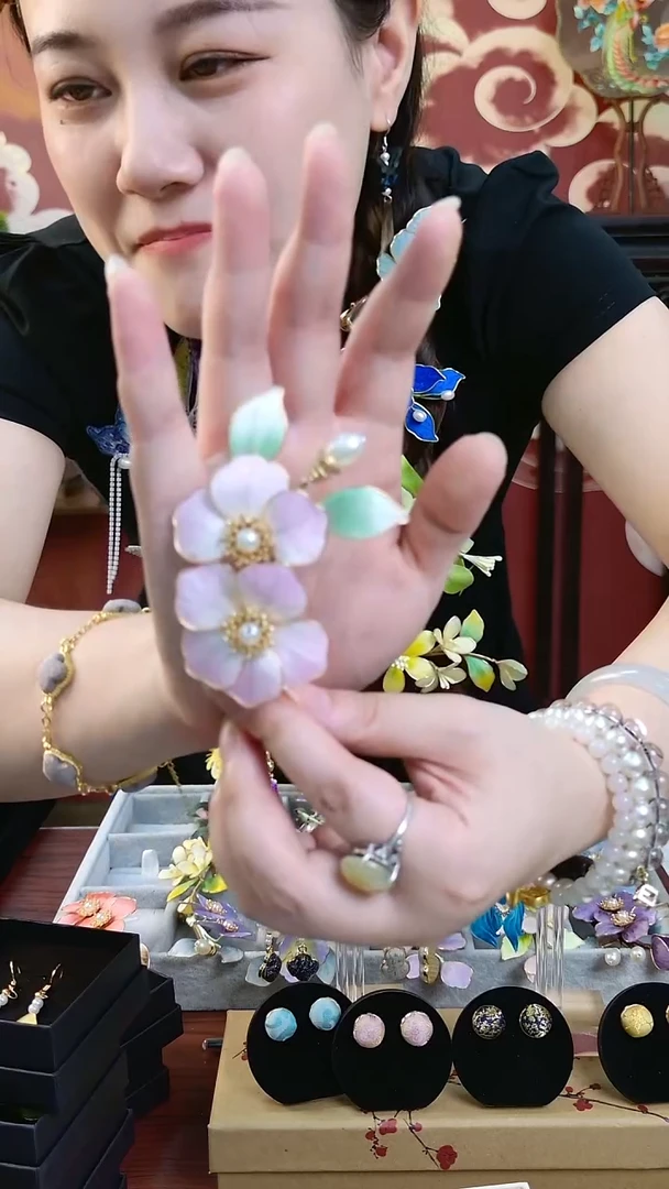 刺绣纯手工非遗绒花耳钩