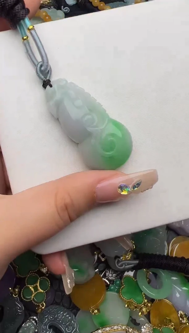 翡翠未镶嵌颈饰天然缅甸翡翠吊坠