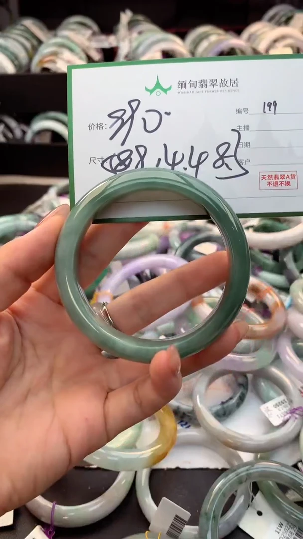 定制翡翠未镶嵌毛货需精细抛光+多人